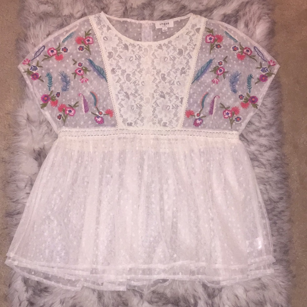 Embroidered top with lace detail